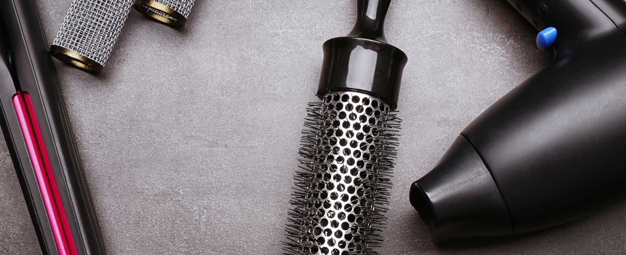 Coisas para cabelo como escova chapinha e secador