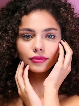 Modelo Com Cabelo Cacheado