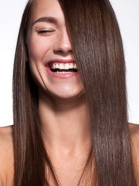 Modelo branca com cabelo liso
