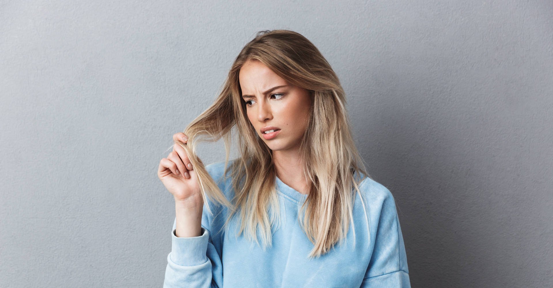 mulher com problemas no cabelo