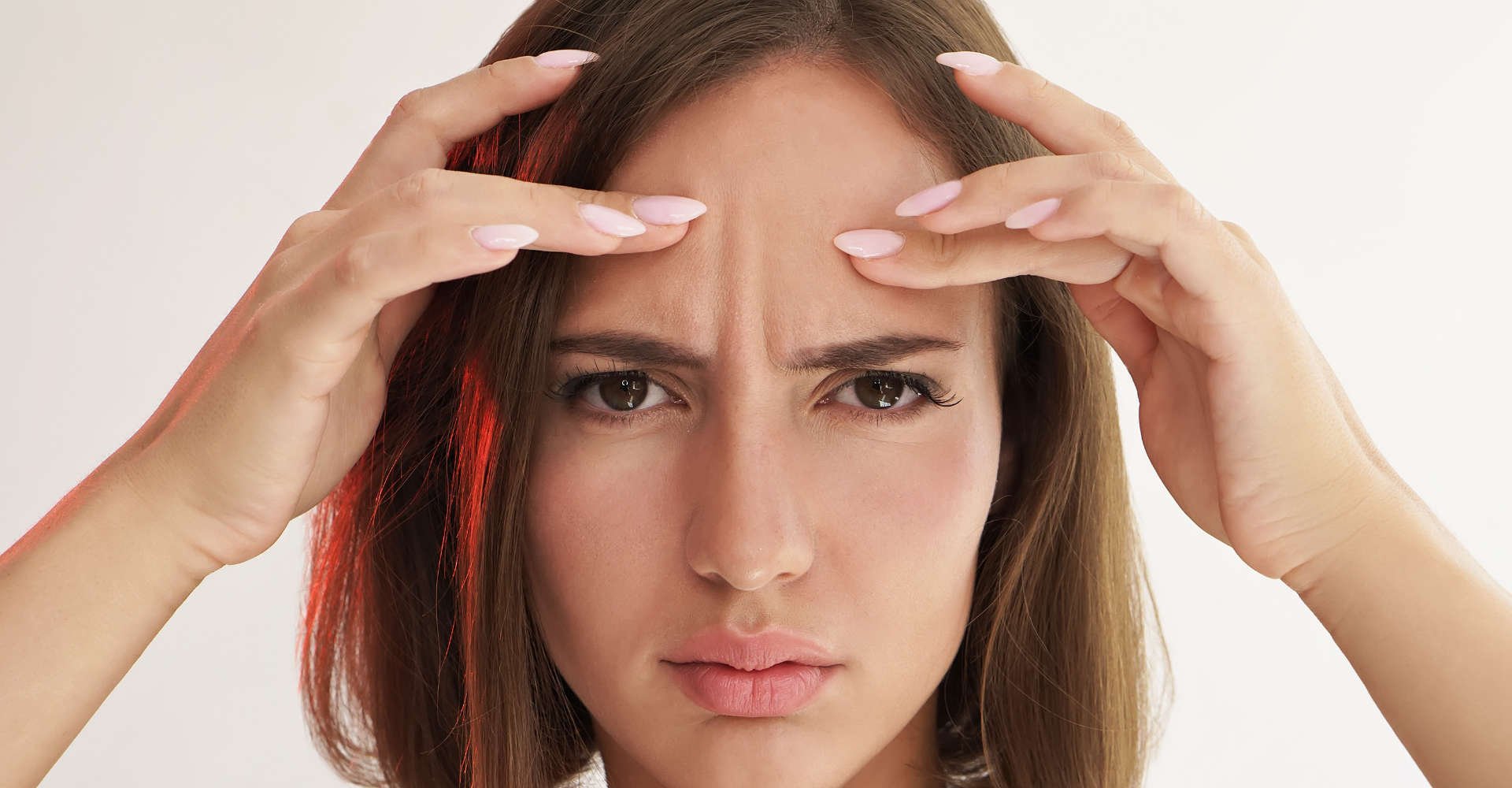 Морщины между бровями. Поднятая бровь. Полоски между бровями. Межбровная морщина. Полоски между бровями.