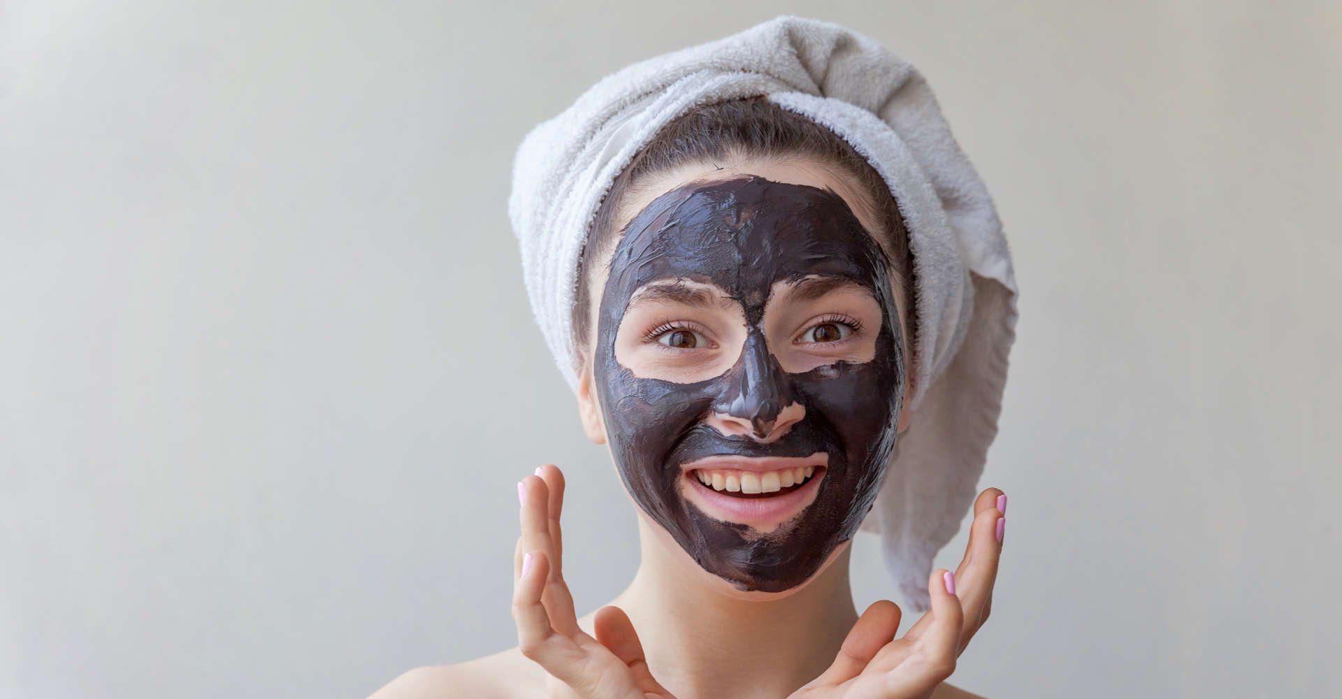 Включи маску есть. Charcoal Mask. Девушка с маской на лице рисунок. Activated Charcoal Clay Mask.