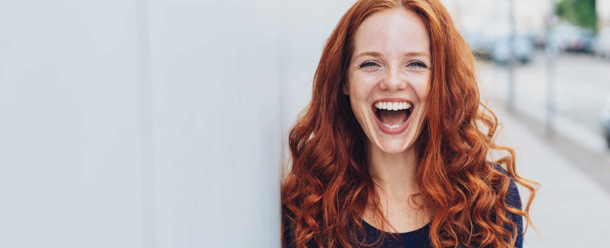 Modelo ruiva sorrindo
