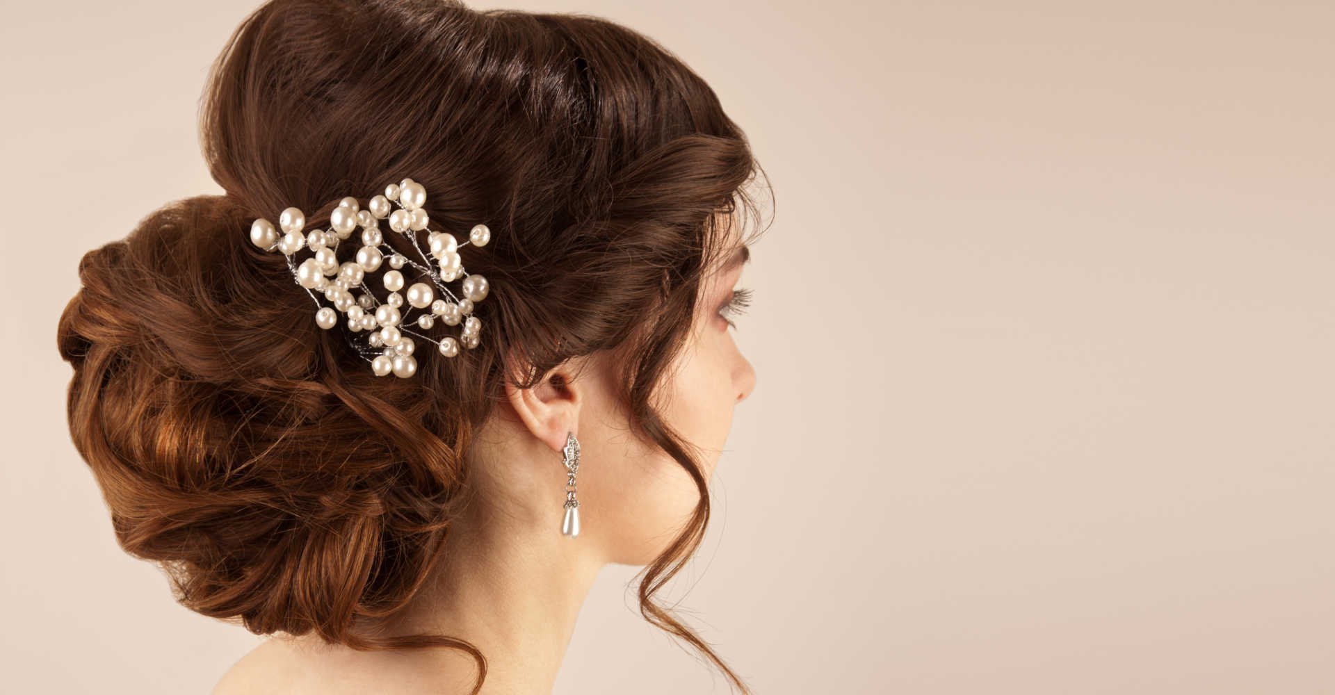 Coque baixo ou alto? Descubra qual o melhor penteado para uma noiva usar  com véu | L'Oréal Paris