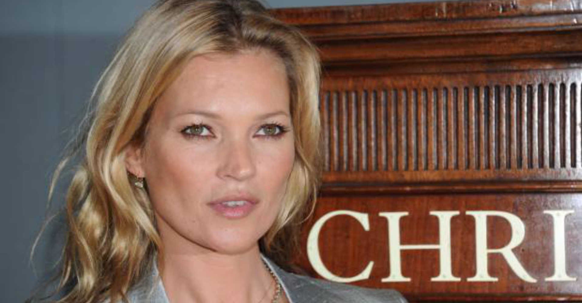 Modelo Kate Moss posando para foto