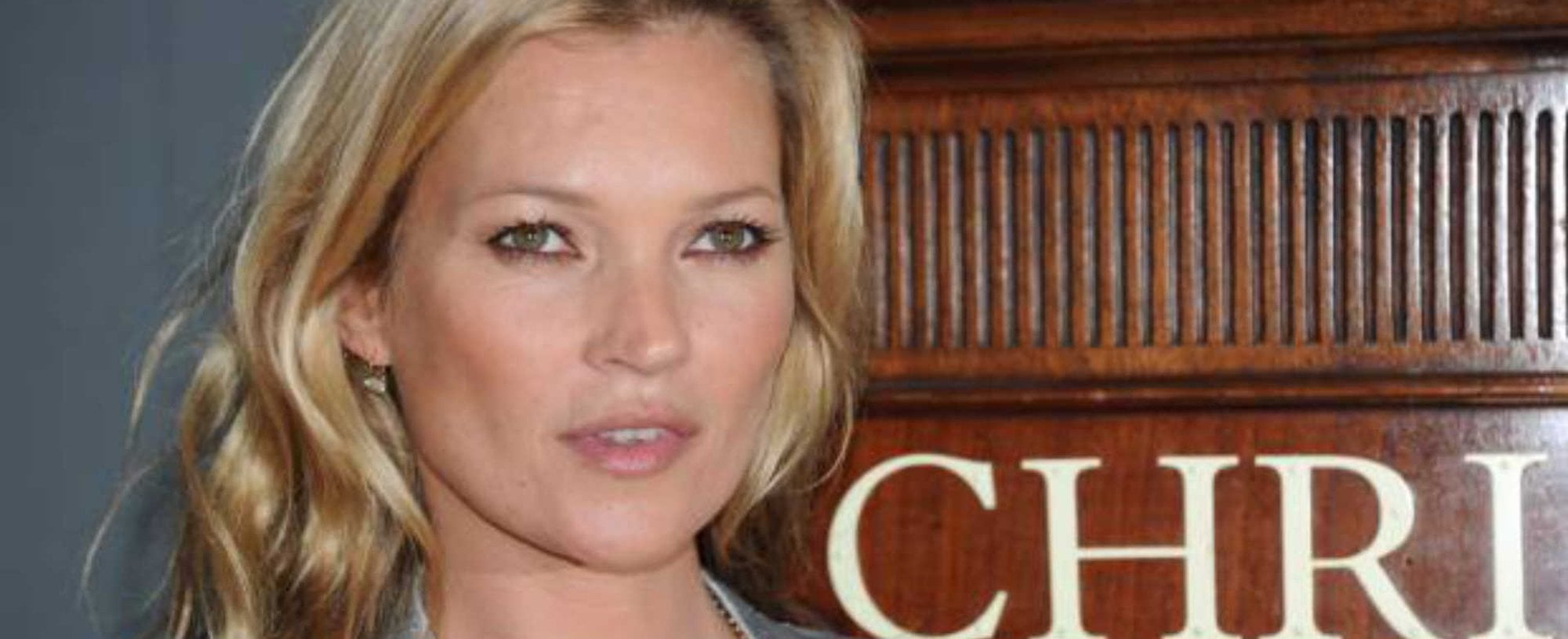 Modelo Kate Moss posando para foto