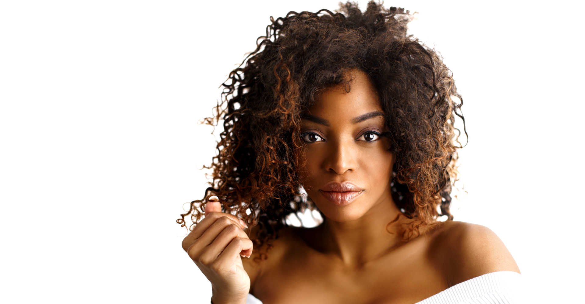 Modelo com cabelo cacheado