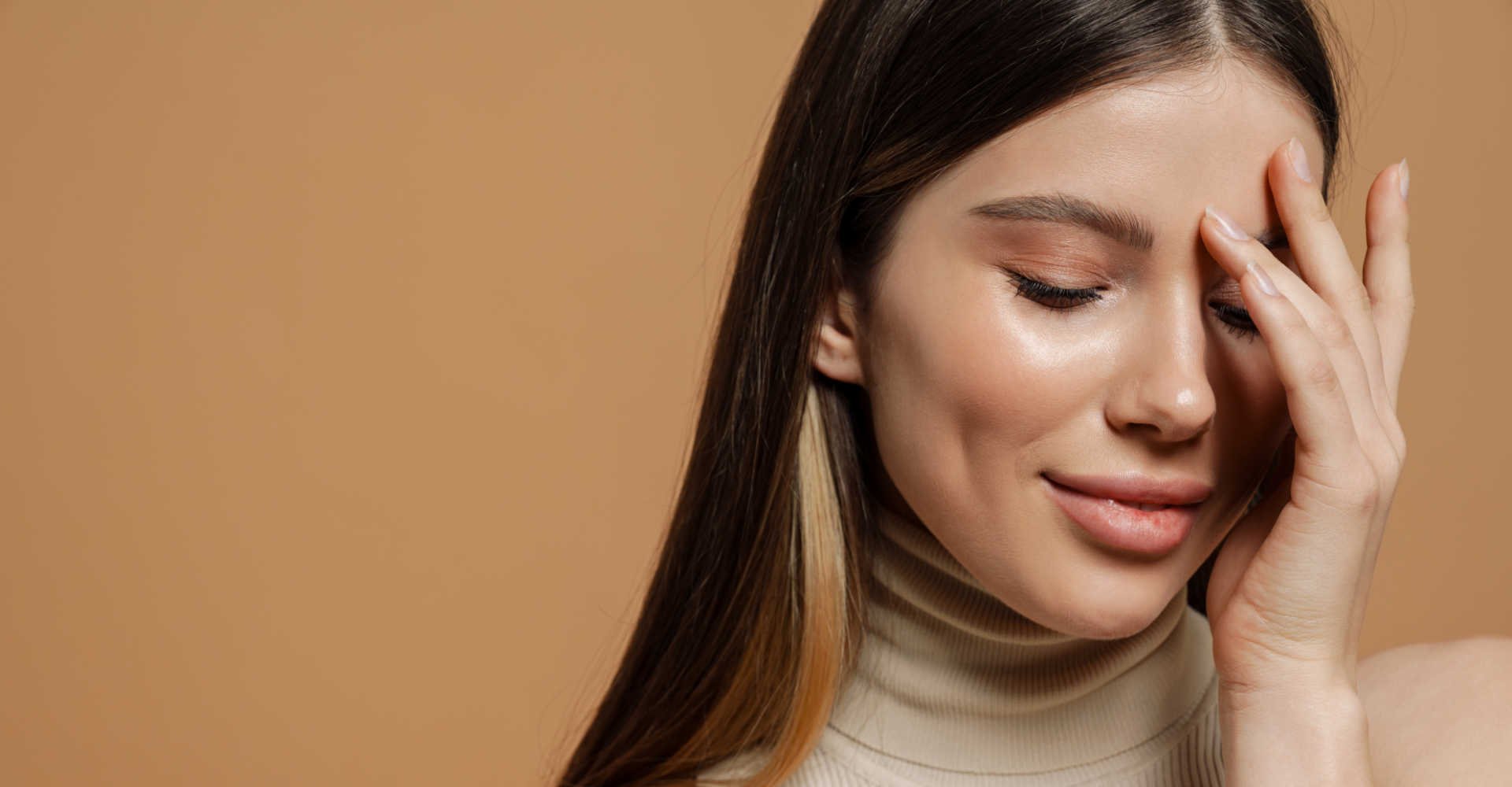 Modelo branca com cabelo liso