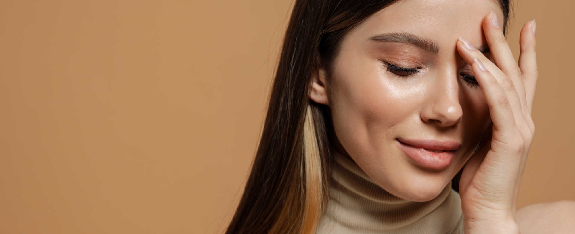 Modelo branca com cabelo liso