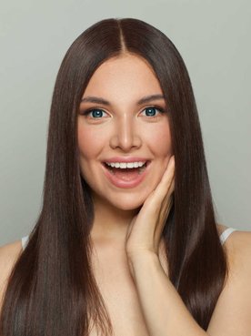 Modelo branca com cabelo super liso