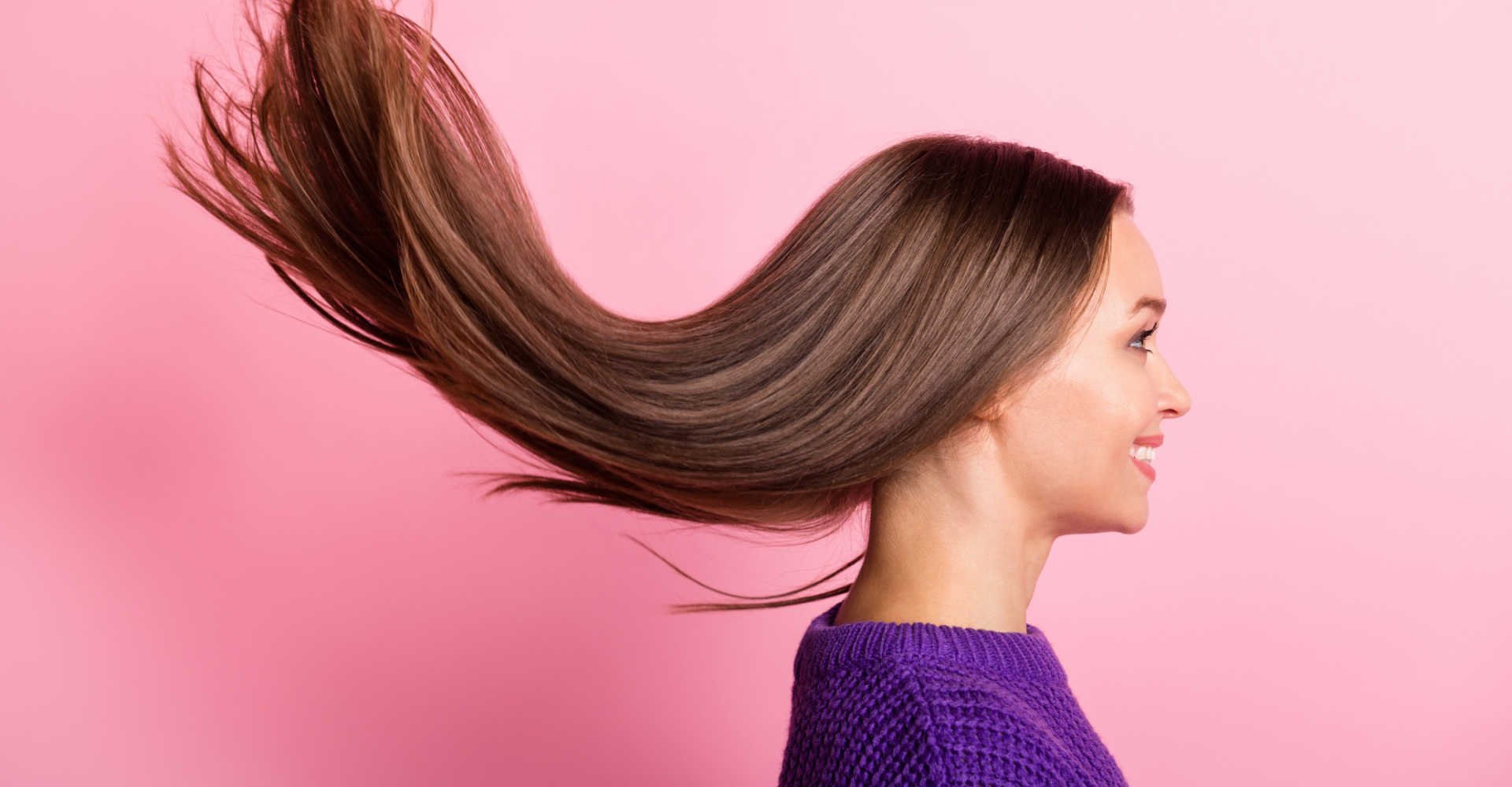 Modelo com cabelo liso