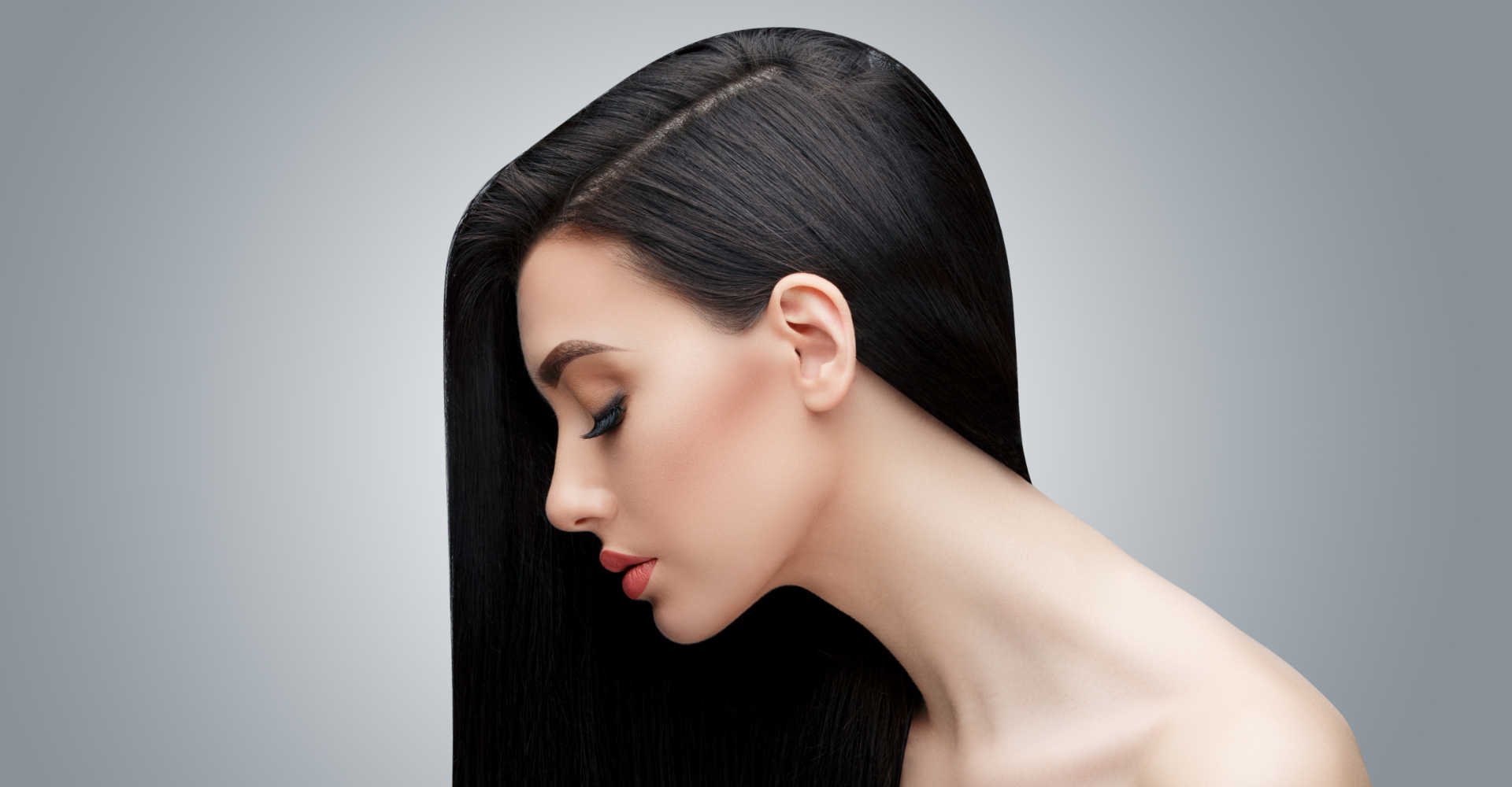 Modelo branca com o cabelo comprido