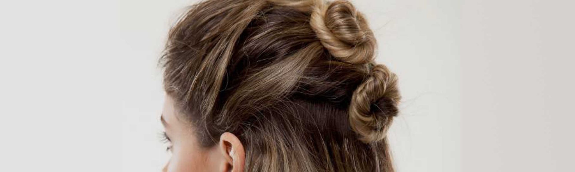 Half bun: veja como fazer um penteado fácil e moderno com mini coques e  cabelos semi presos. | L'Oréal Paris
