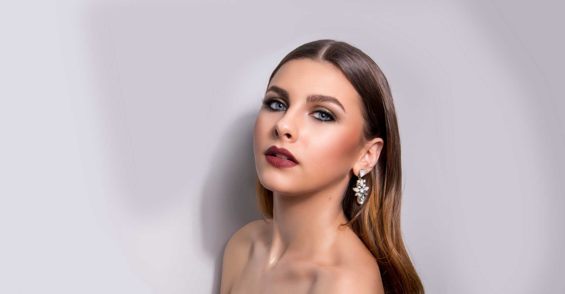 Modelo branca com cabelo liso