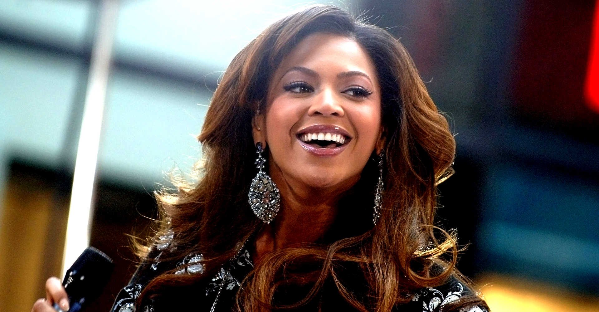 Cantora Beyonce sorrindo