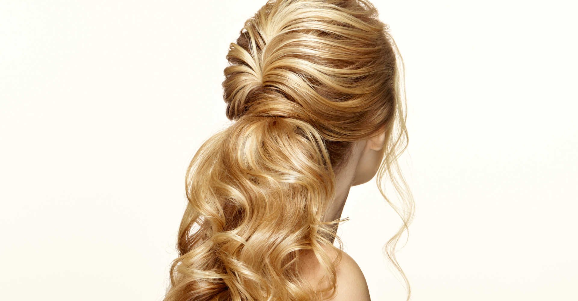 Confira o passo a passo de um penteado com trança e mechas torcidas |  L'Oréal Paris