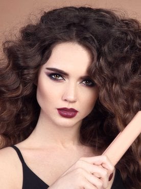 1322 Cabelos Com Frizz 4 Segredos De Cabeleireiro Para Evitar Fios Arrepiados