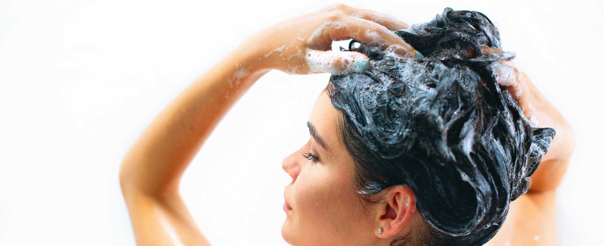 2330 Guia Do Shampoo Anticaspa Saiba Como Usar O Produto Para Acabar Com A Caspa
