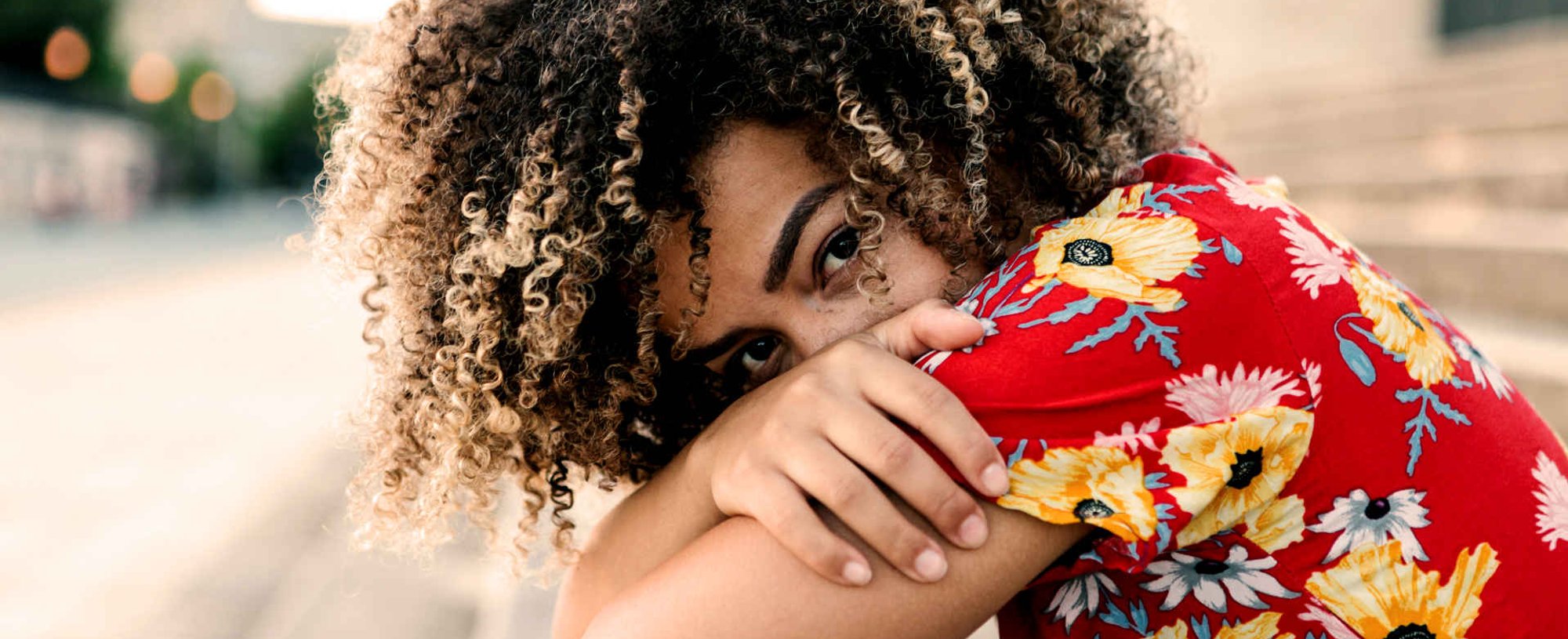 2678 Cabelo Cacheado Com Luzes Saiba Como Cuidar Dos Cachos Depois Da Coloracao