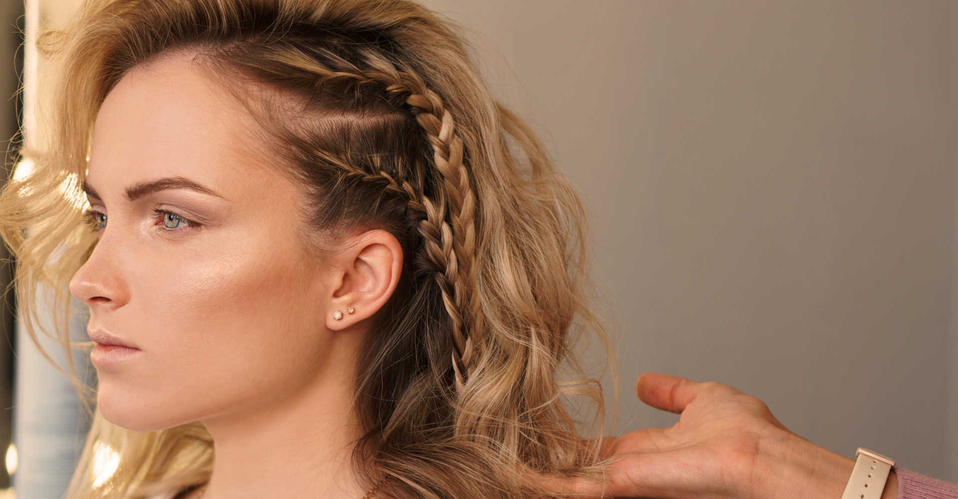 Penteados para madrinha de cabelo curto: confira 16 inspirações com  semi-preso e anote as dicas para o look de festa - L'Oréal Paris