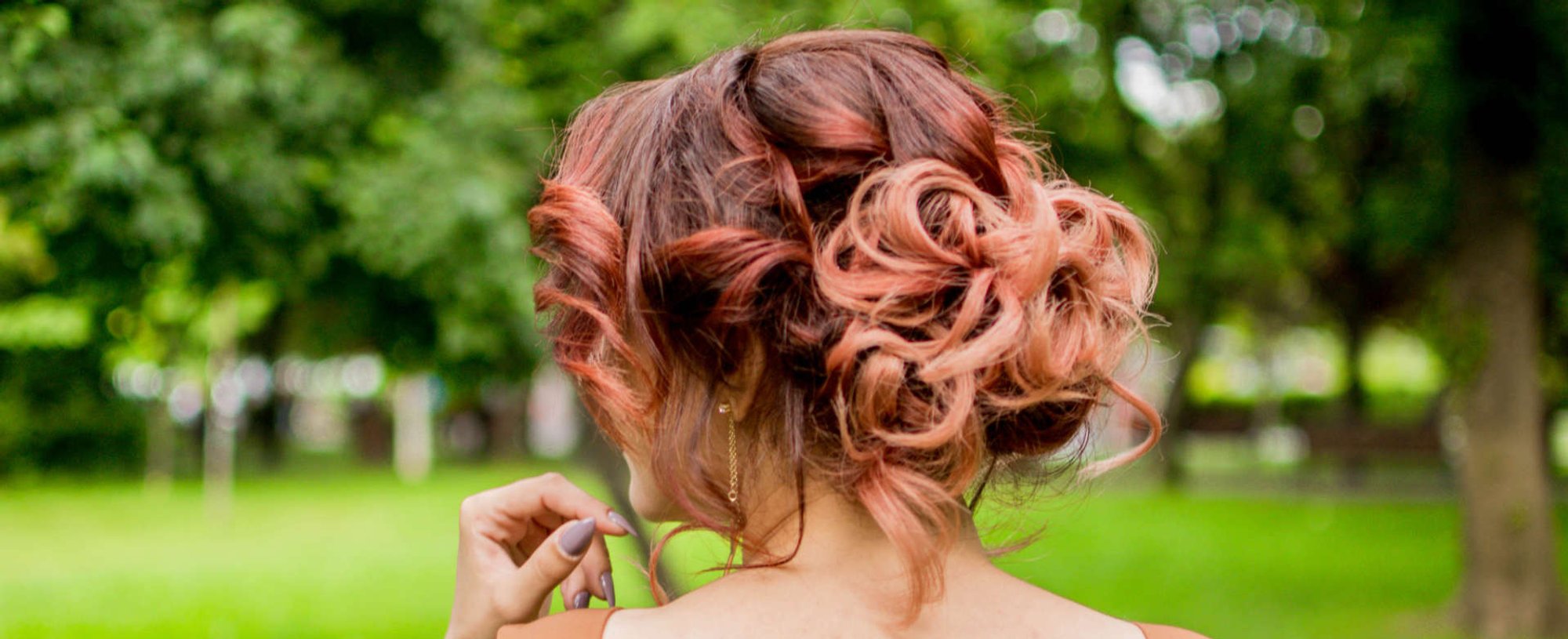 cabelo-semi-preso-com-mechas-torcidas