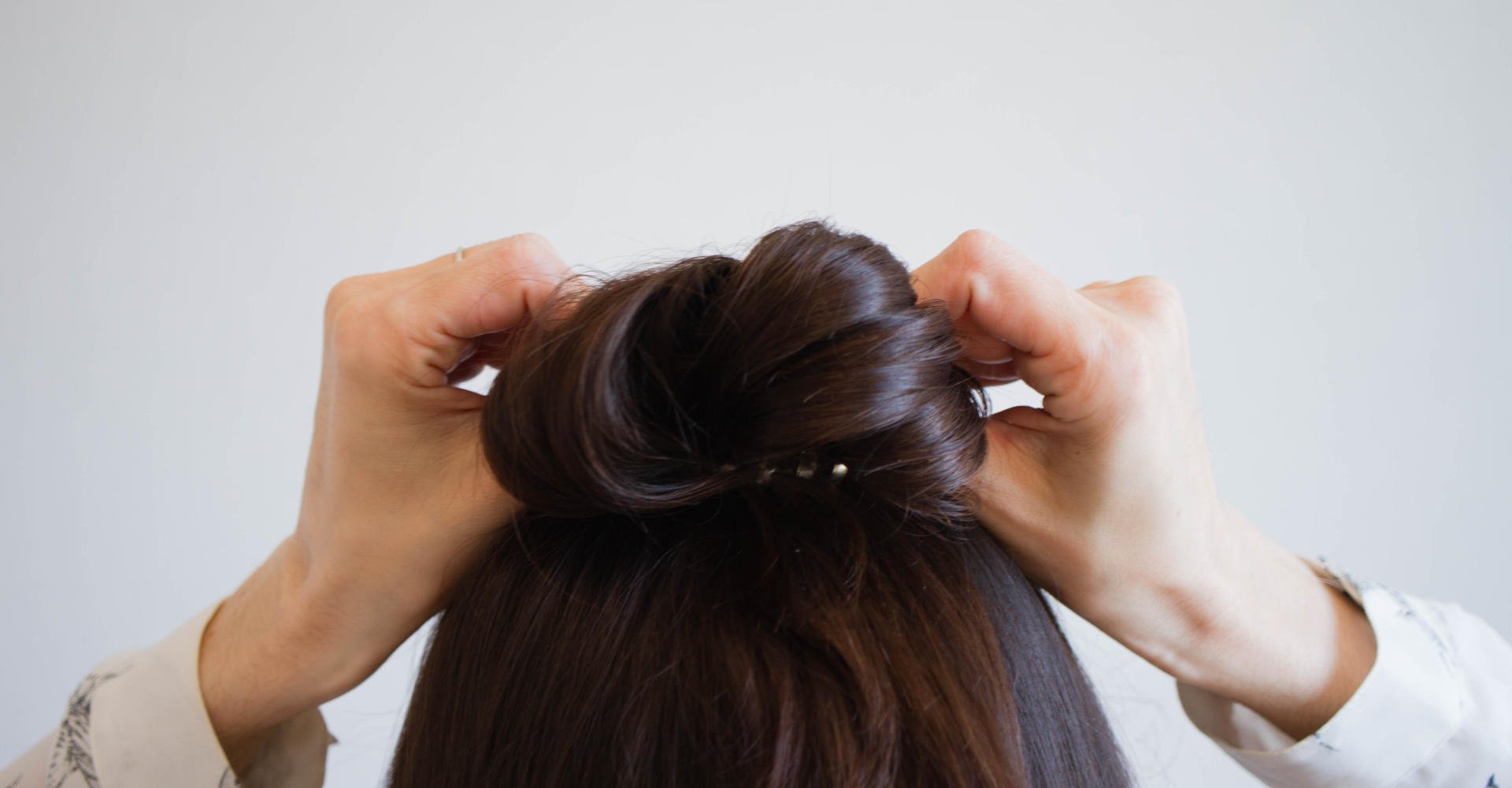 Coque abacaxi ou half bun: qual penteado para cabelo cacheado ou crespo é o  mais bonito? Vote!| L'Oréal Paris