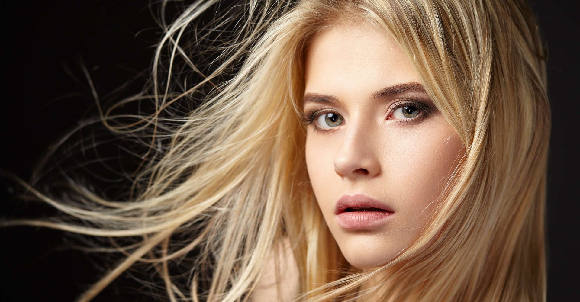 Mulher Com Cabelo Loiro