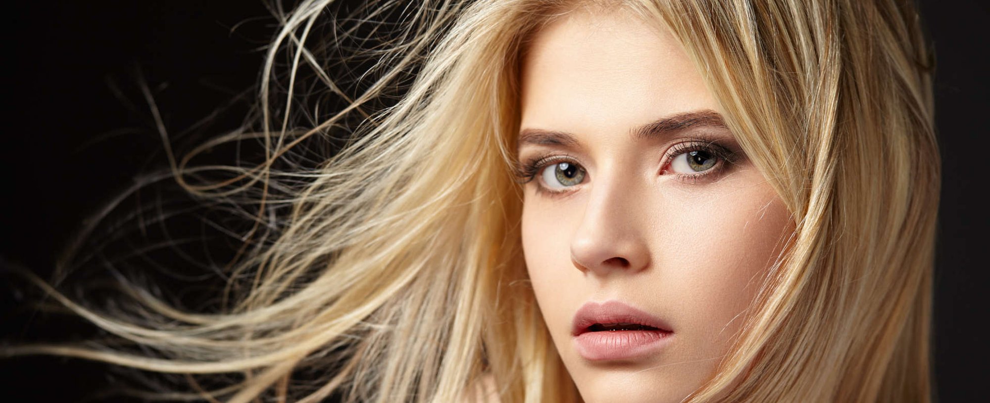 Mulher Com Cabelo Loiro