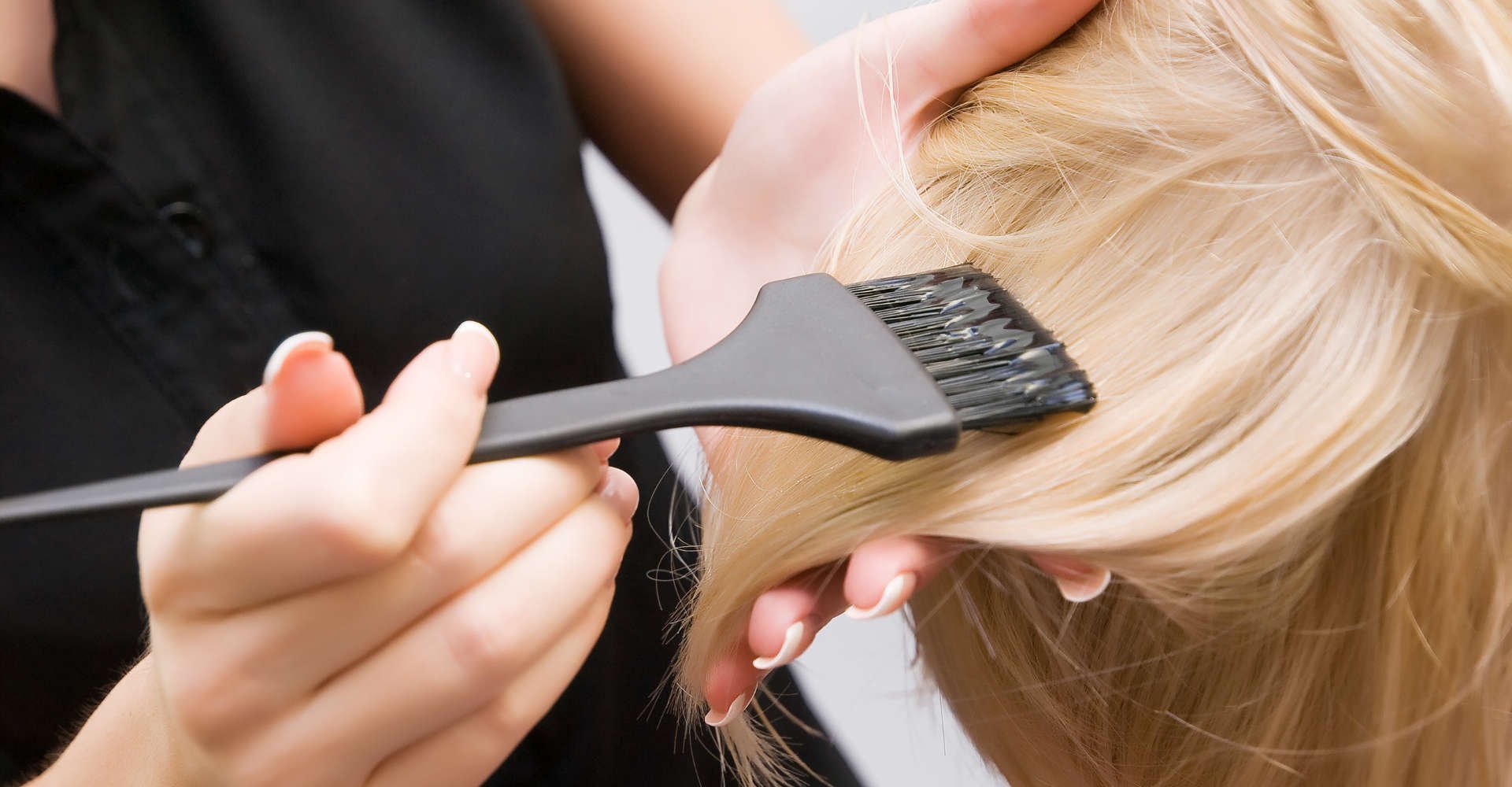 pintando-o-cabelo-de-loiro