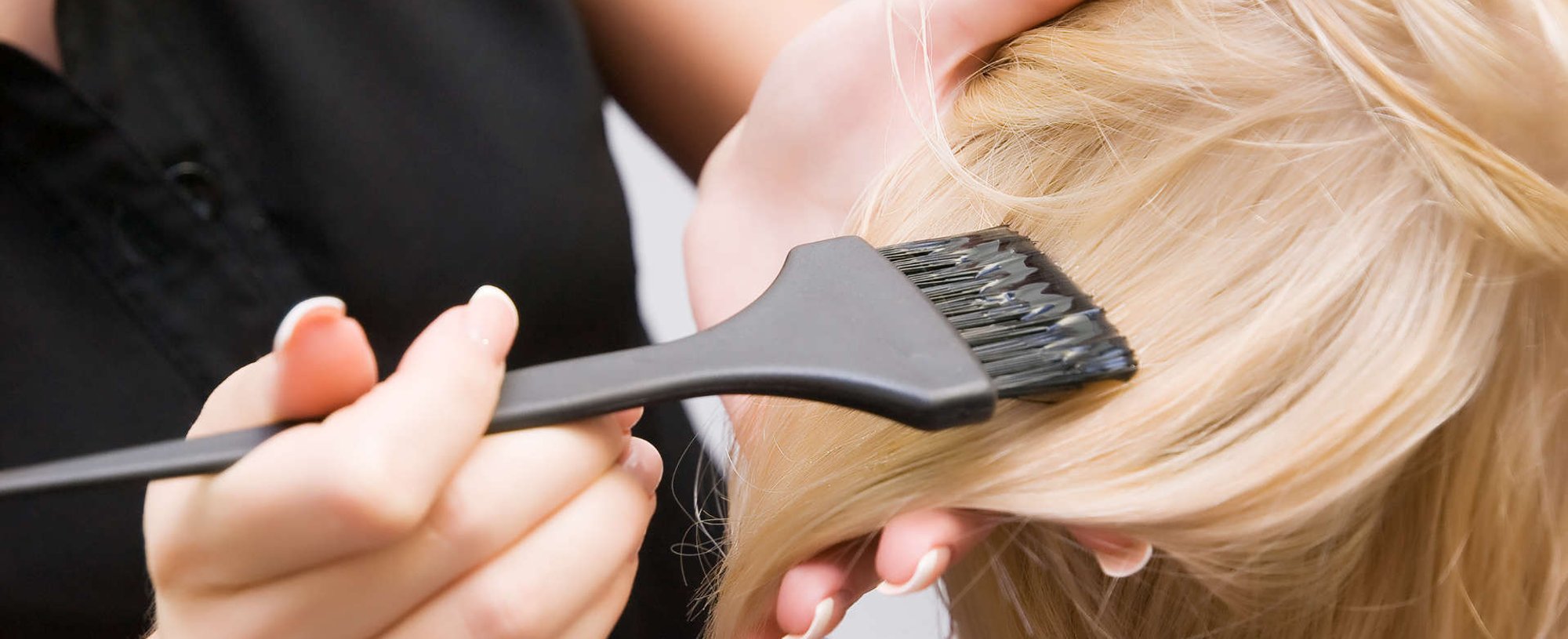 pintando-o-cabelo-de-loiro