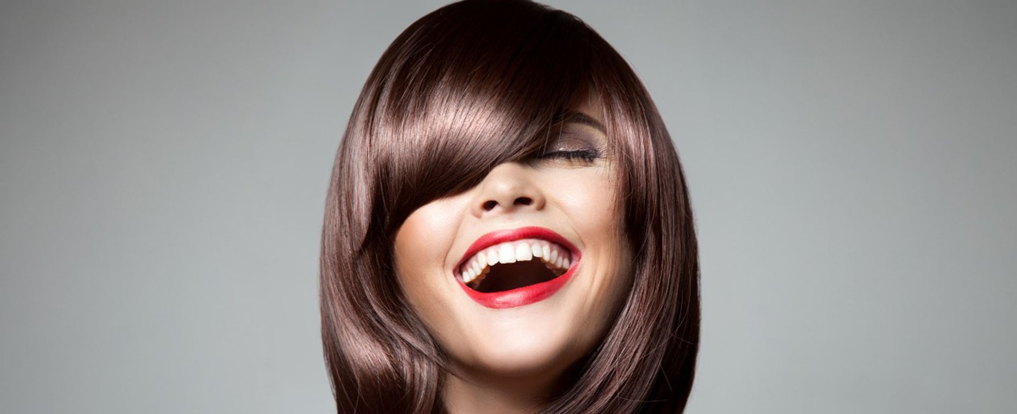 morena-cabelo-curto-franja