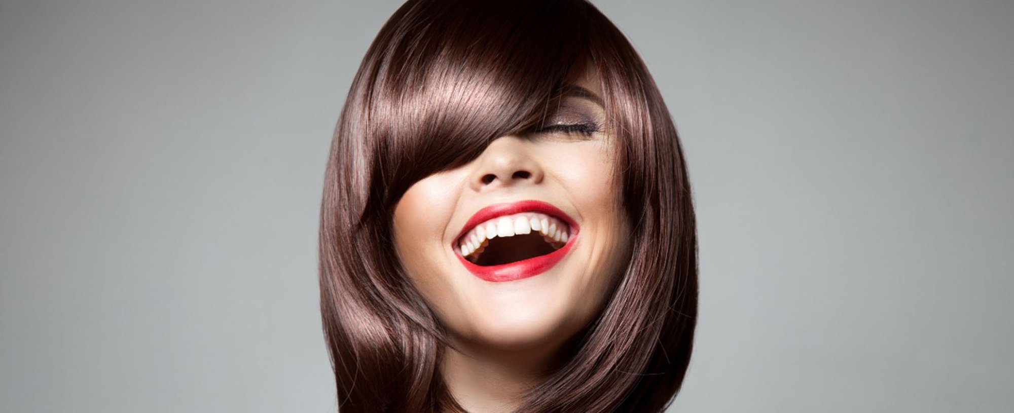 morena-cabelo-curto-franja