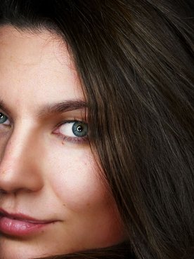 MULHER MORENA PELE BRANCA