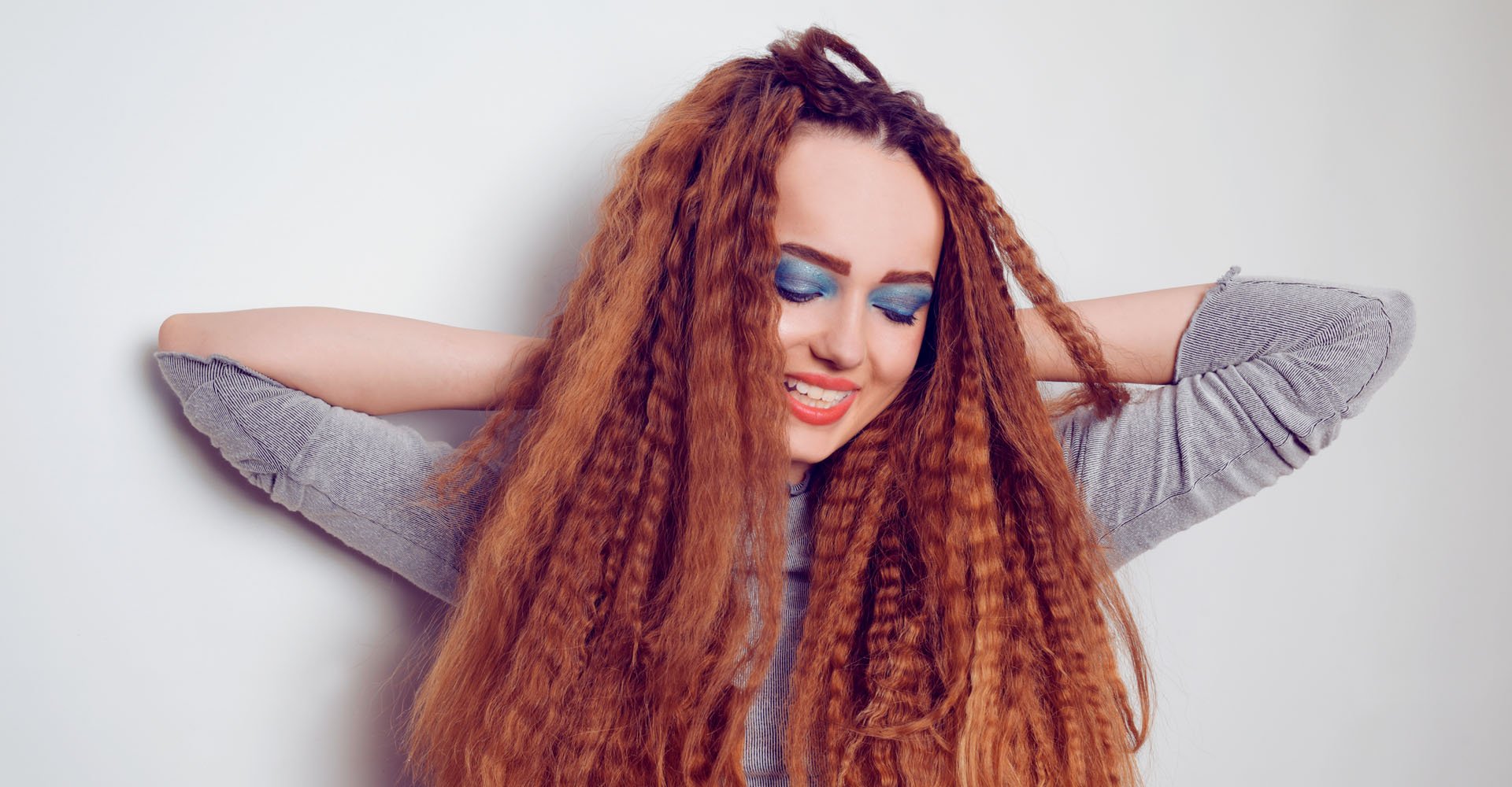 Mulher Ruiva Cabelo Frizado