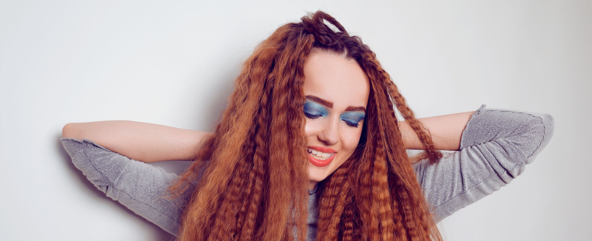 Mulher Ruiva Cabelo Frizado