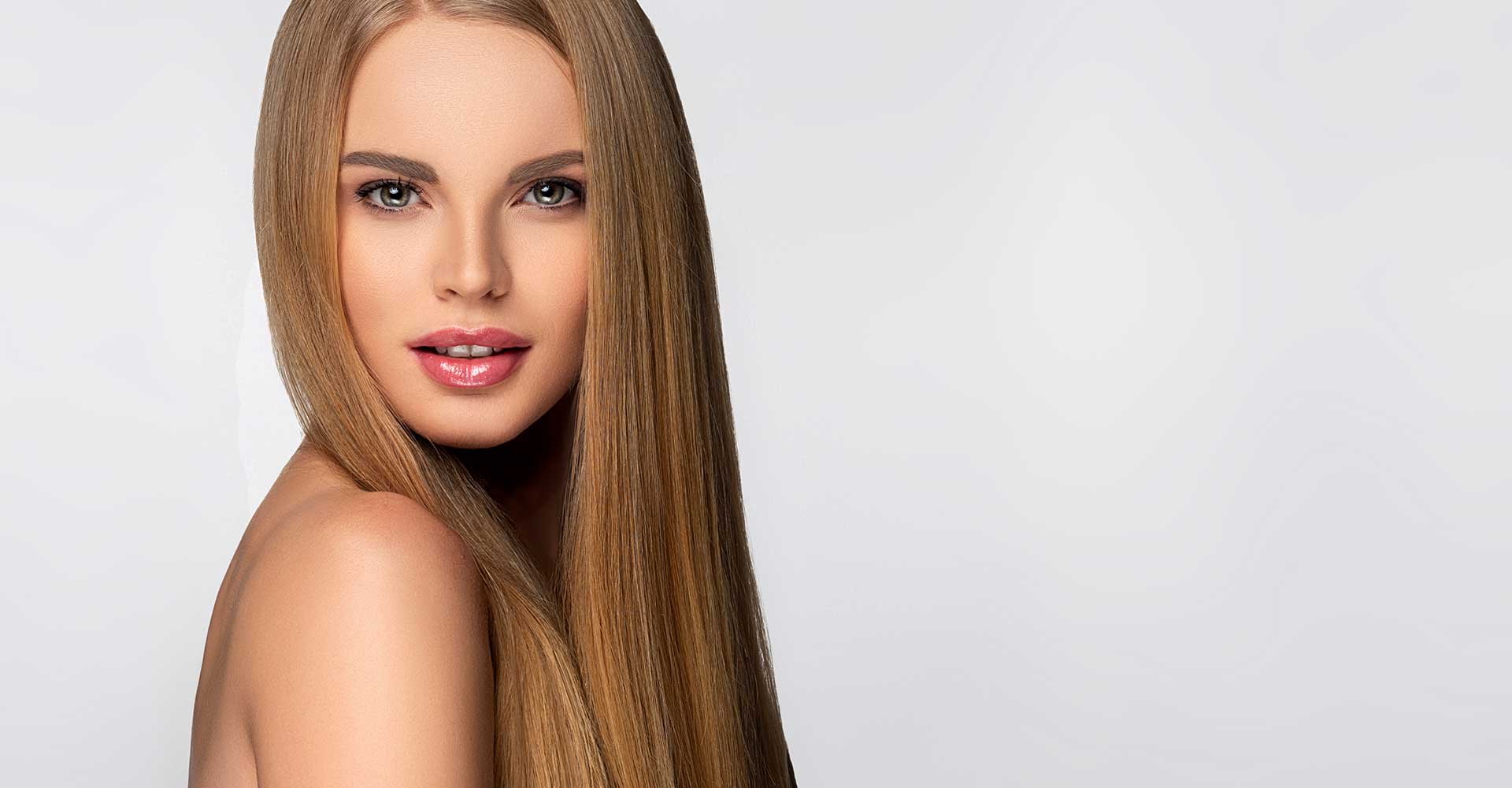 Modelo Com Cabelos Lisos E Alisados