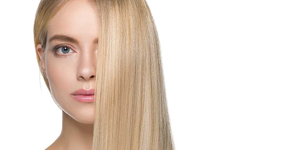 Modelo Com Cabelos Longos E Lisos Loiros