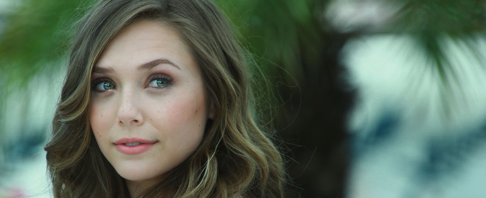 272Modelo com cabelo mdio loiro