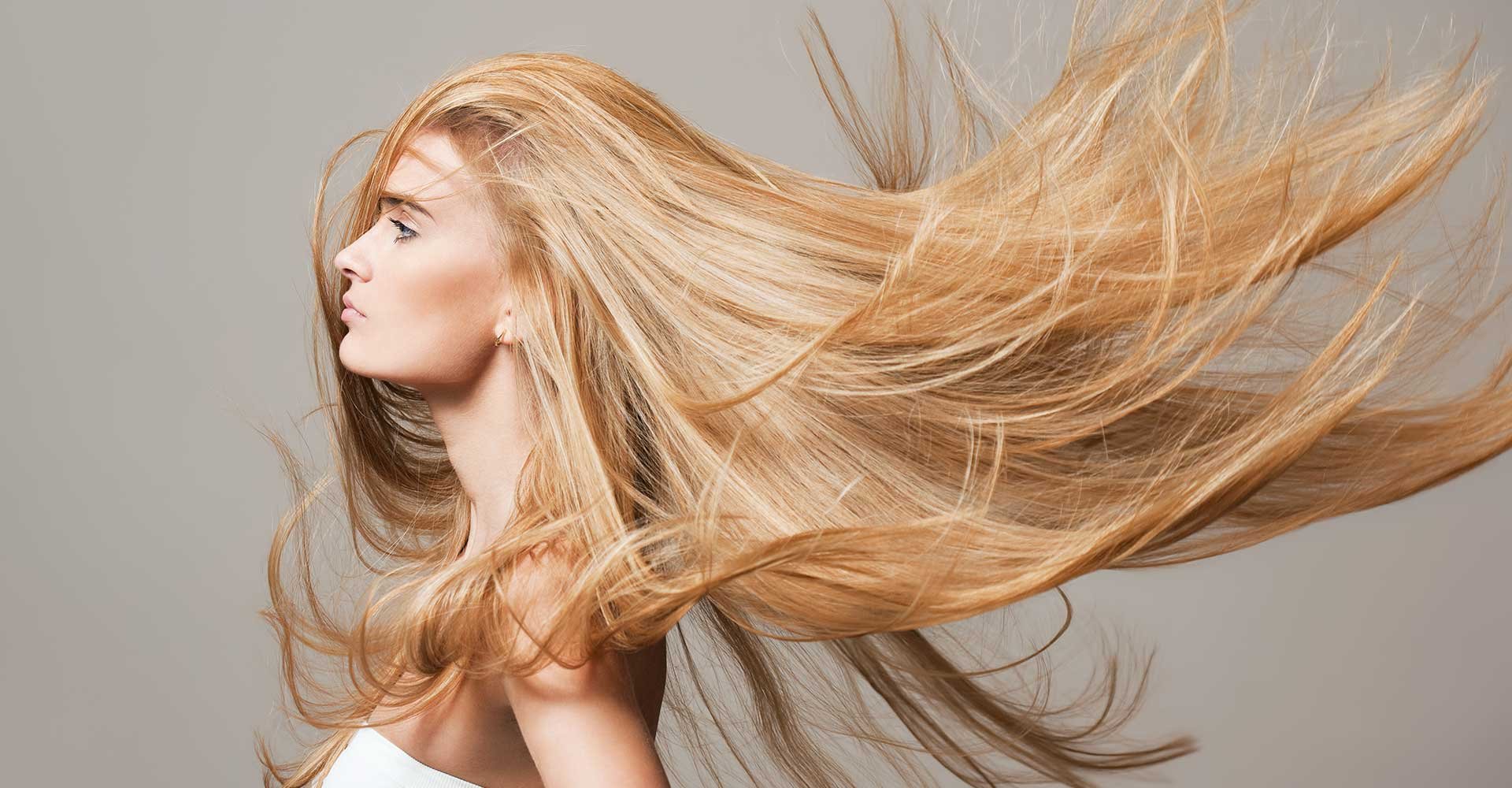 Modelo Com Longos Cabelos Loiros