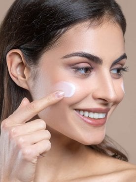 Imagem banner - Como clarear a pele do rosto com manchas? Confira 4 dicas | L'Oréal Paris