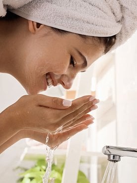 Imagem Saiba quais são os benefícios do gel de limpeza facial para pele oleosa | L'Oréal Paris