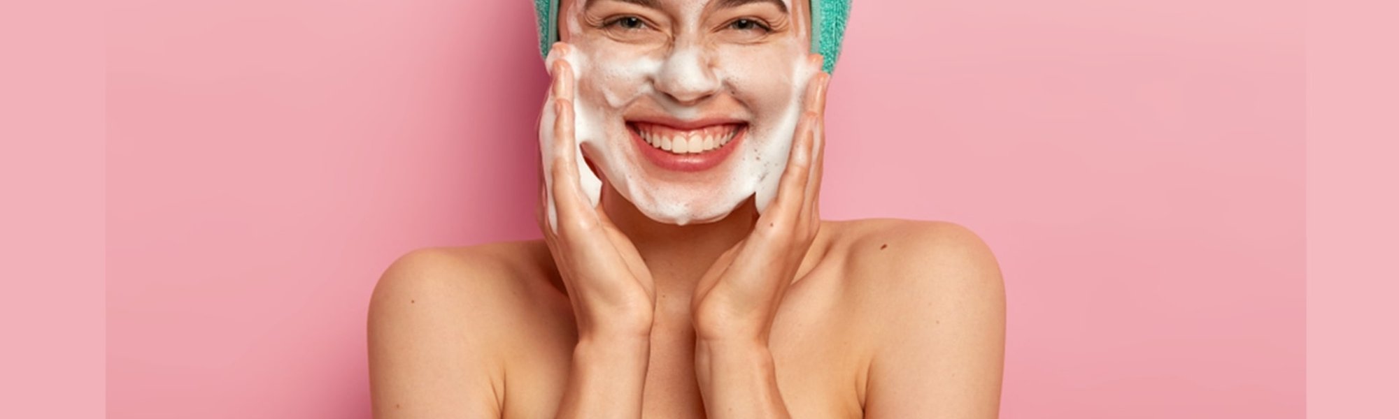 Limpeza de pele: dermatologista explica os benefícios para pele oleosa