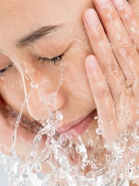Descubra a diferença entre Gel de Limpeza e Sabonete Facial