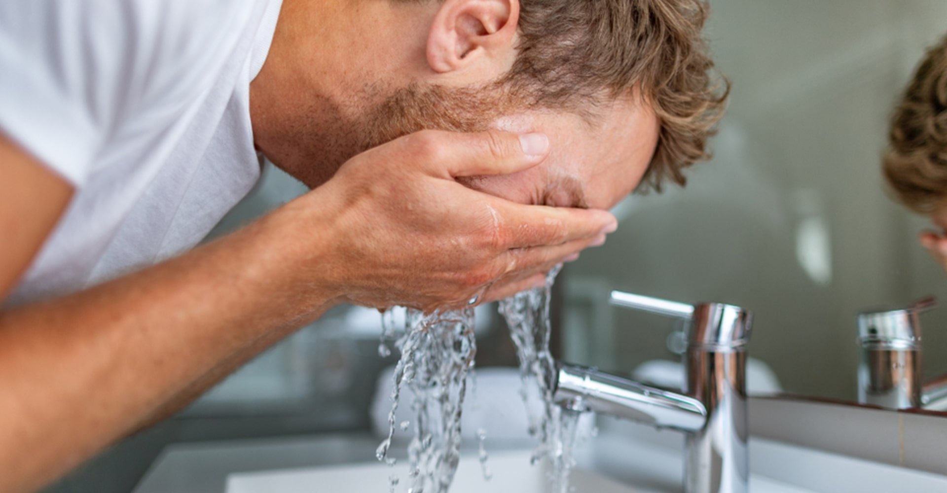 Saiba como fazer uma limpeza de pele eficiente em casa