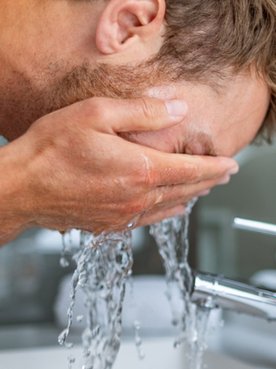 Saiba como fazer uma limpeza de pele eficiente em casa