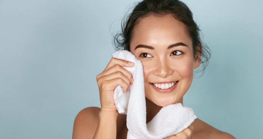 Como Limpar o Rosto Corretamente – Dicas de Skincare