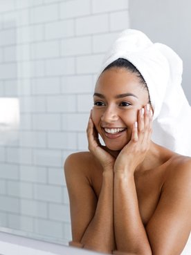 Protetor solar com ácido hialurônico: conheça os benefícios