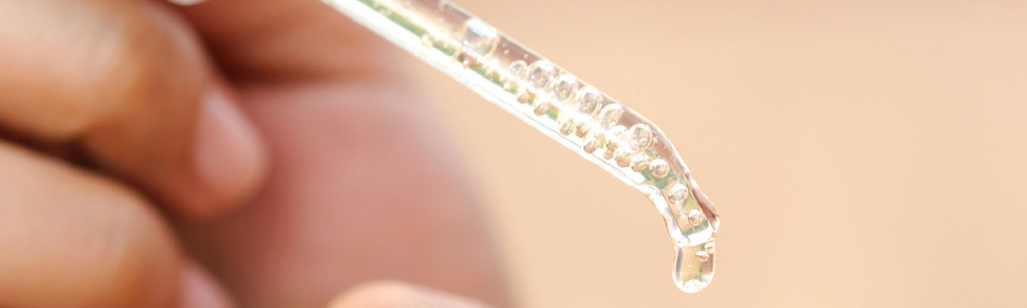 Quais benefícios do ácido hialurônico na rotina de skincare e maquiagem?