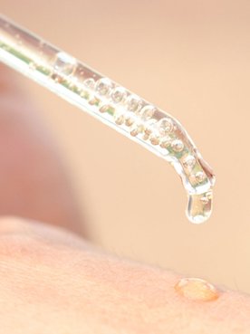 Quais benefícios do ácido hialurônico na rotina de skincare e maquiagem?