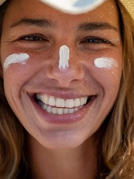 Qual melhor protetor solar facial para rosto com acne?